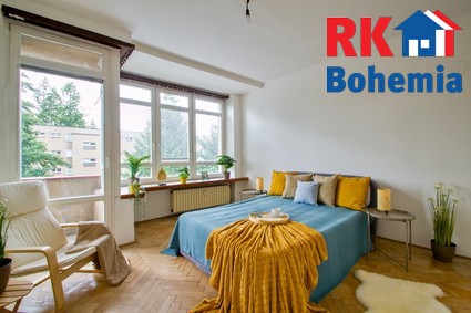 Nabízím k prodeji byt 3+1 s dvěma balkóny v Hradci Králové, v ulici Labská kotlina - pokoj_ 16,85 m2