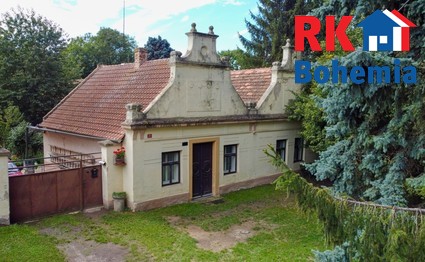 Prodej rodinného domu v obci Skramníky, celková výměra pozemků 1.702 m2 . - pohled na dům